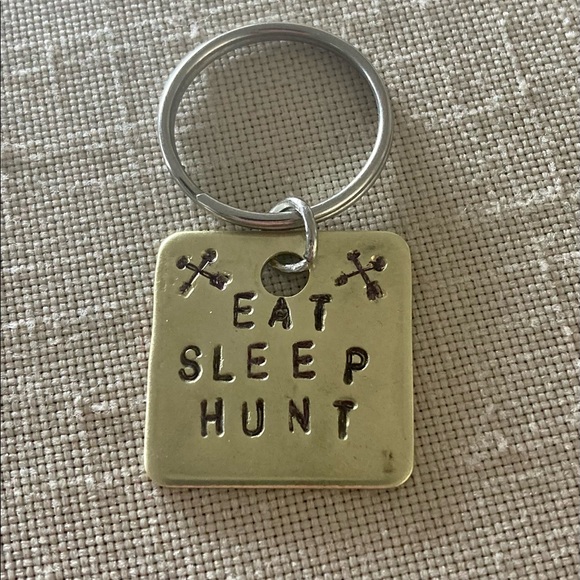 ARTISAN Stamped Brass Key Ring EAT SLEEP HUNT - Picture 2 of 5
